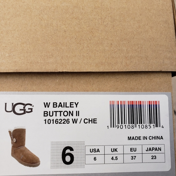 UGG BAILEY BUTTON II SHORT CHESTNUT New in Box - Picture 10 of 10